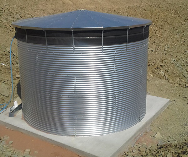 External water storage tank